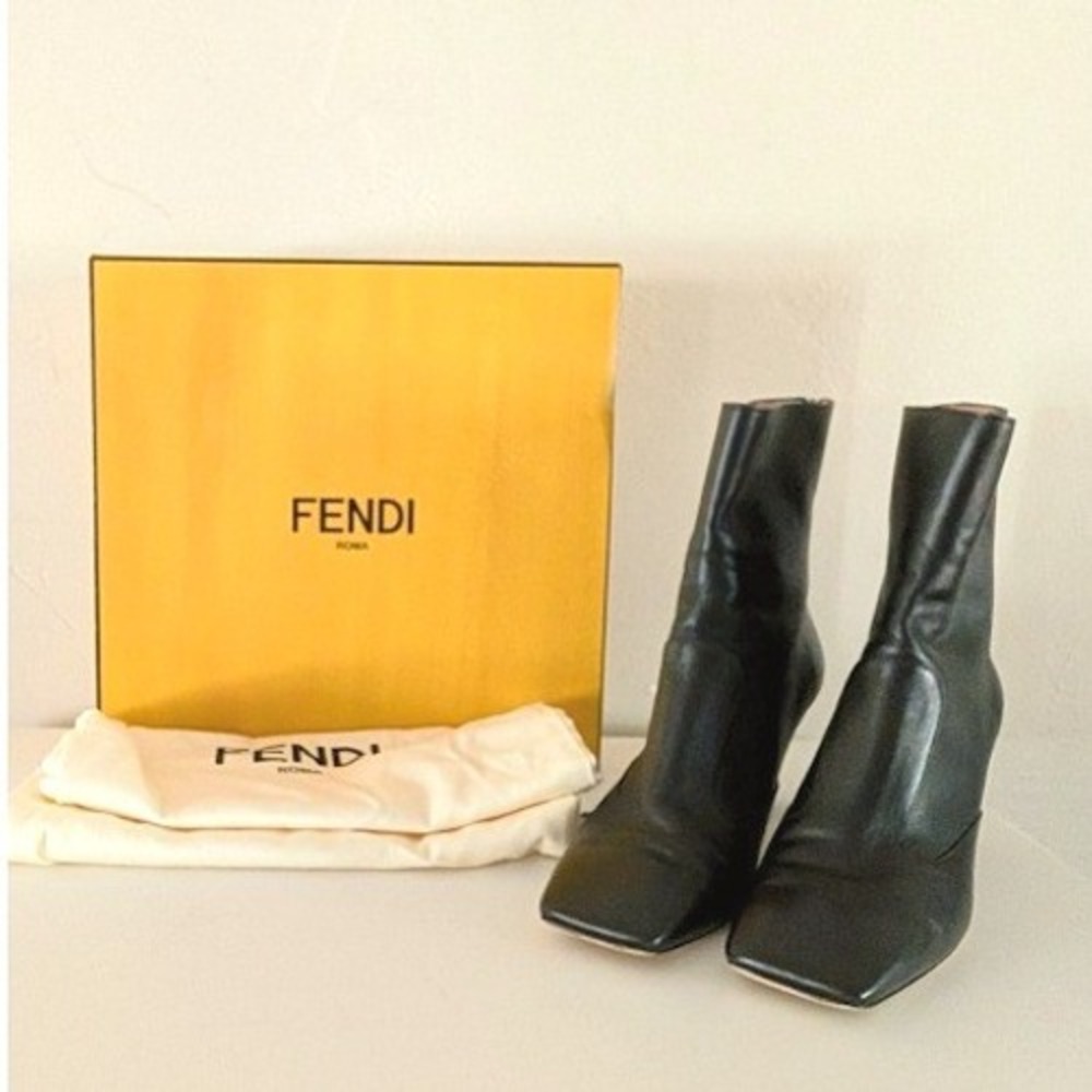 Fendi FFreedom Calf Leather Black Leather Square Toe Heeled Ankle‎ Boots SZ 39.5 - Picture 2 of 9